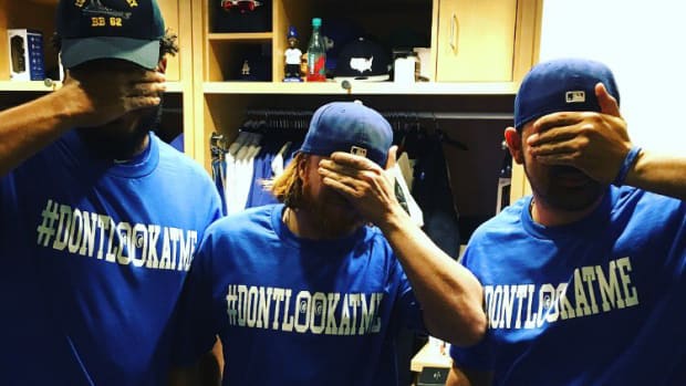 dodgers-yasiel-puig-madison-bumgarner-dont-look-at-me.jpg